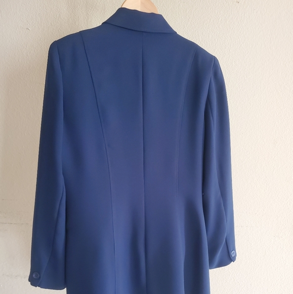 Vintage Two-Piece Smooth Studio Skirt suit. - Picture 4 of 6